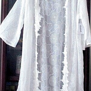 Kindred White Floral Lace Kimono Robe